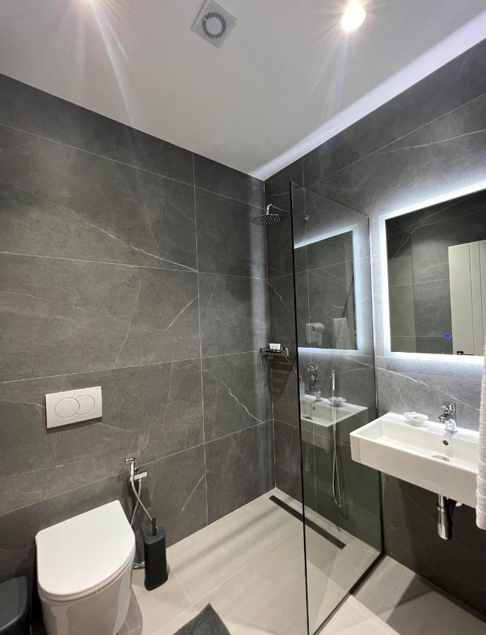 Astoria Rooms Sarande Bagian luar foto