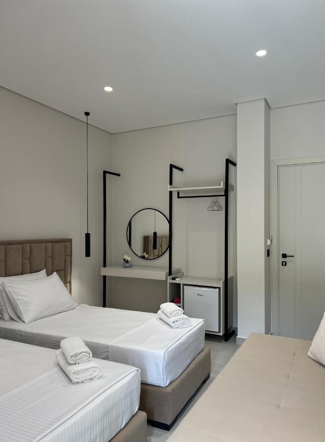 Astoria Rooms Sarande Bagian luar foto