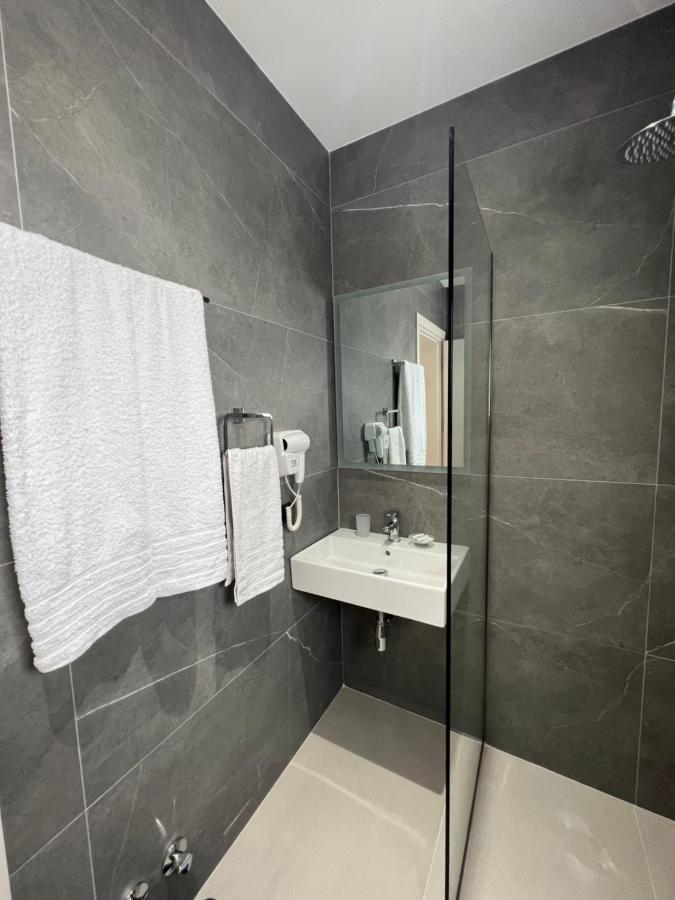 Astoria Rooms Sarande Bagian luar foto