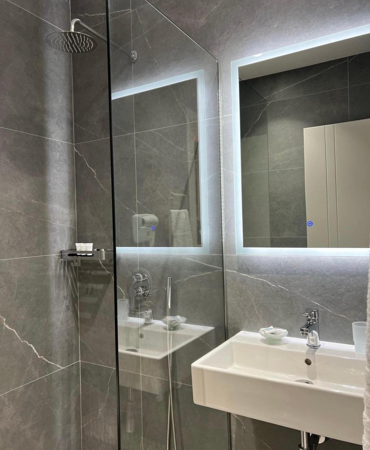 Astoria Rooms Sarande Bagian luar foto