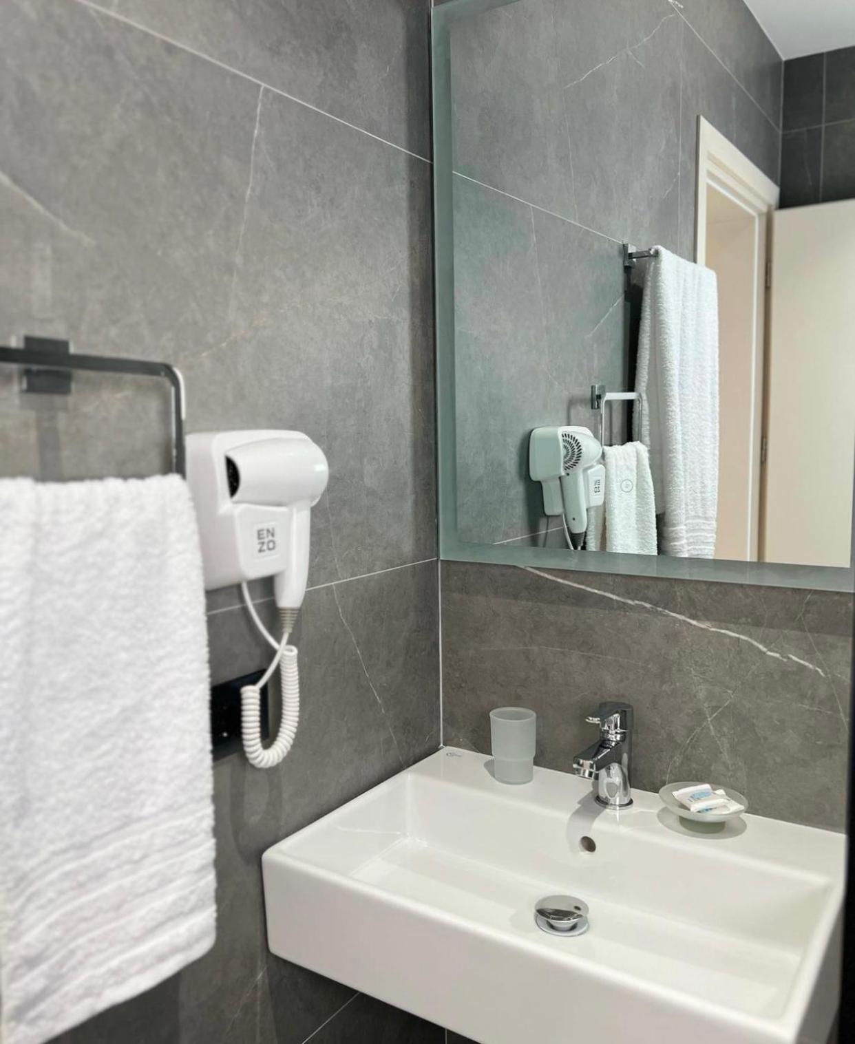 Astoria Rooms Sarande Bagian luar foto
