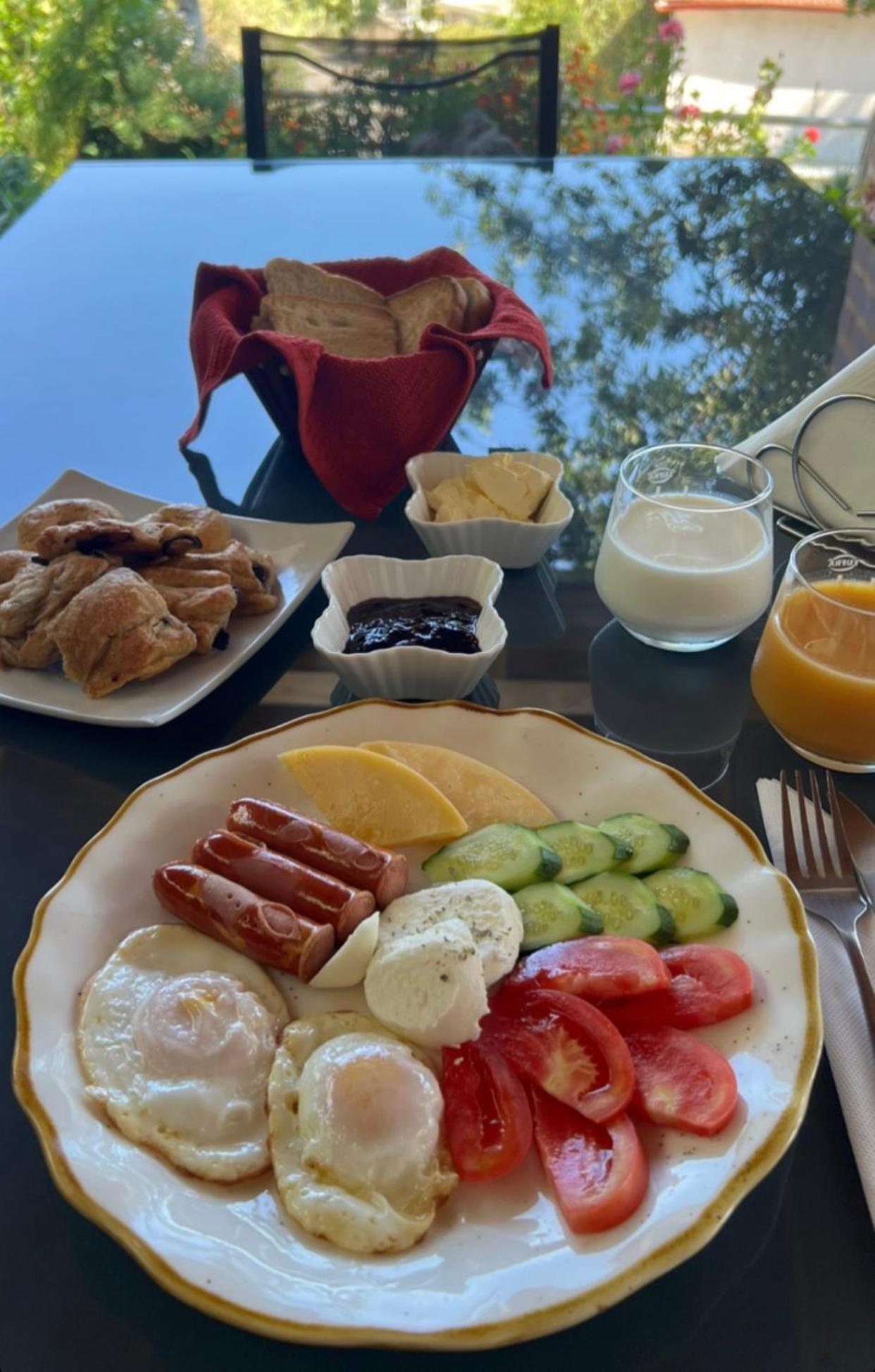 Astoria Rooms Sarande Bagian luar foto