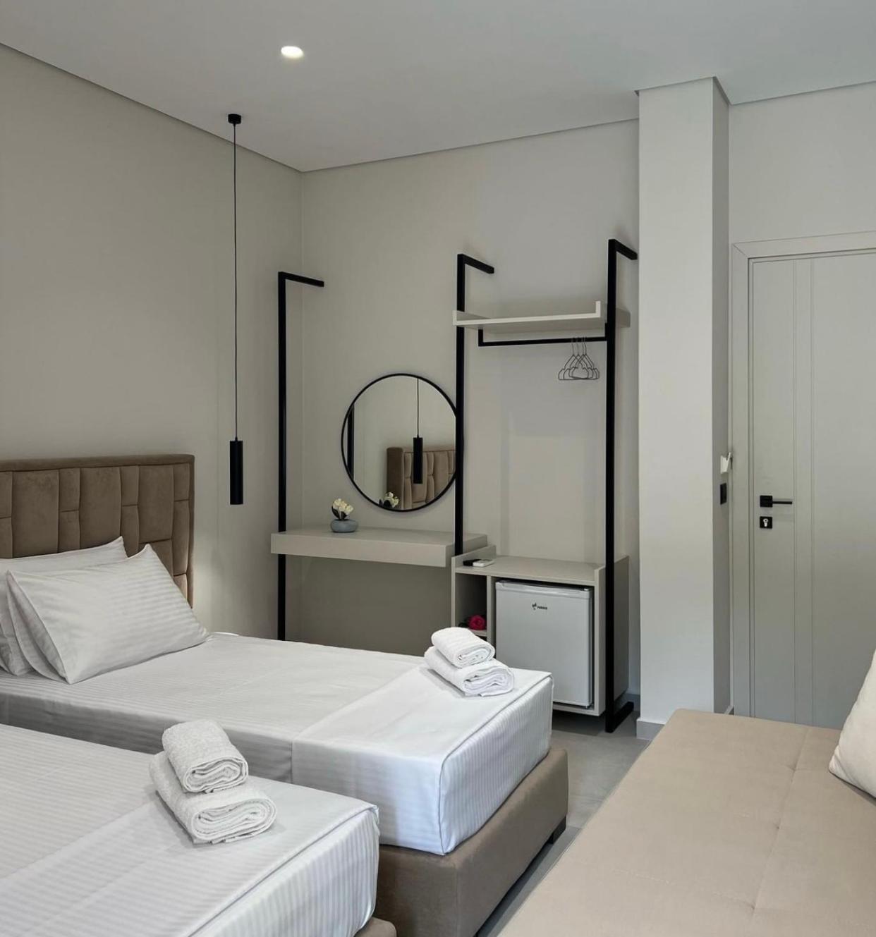 Astoria Rooms Sarande Bagian luar foto