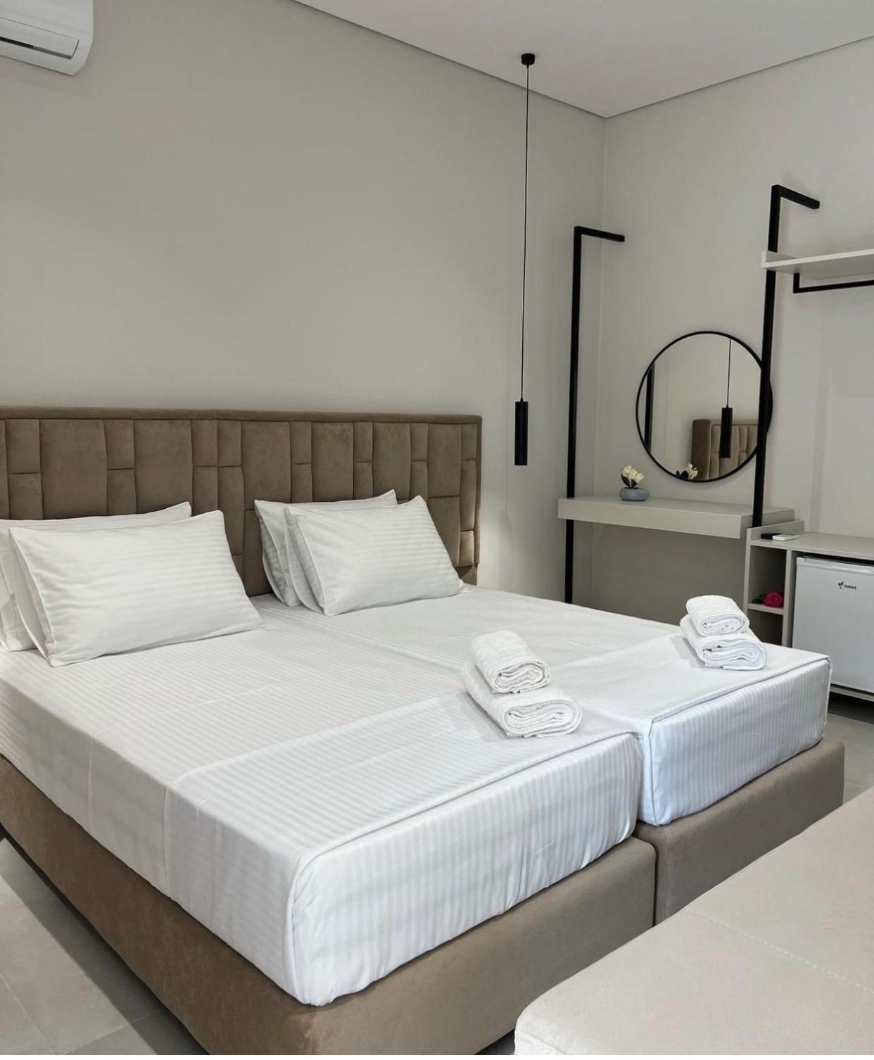 Astoria Rooms Sarande Bagian luar foto